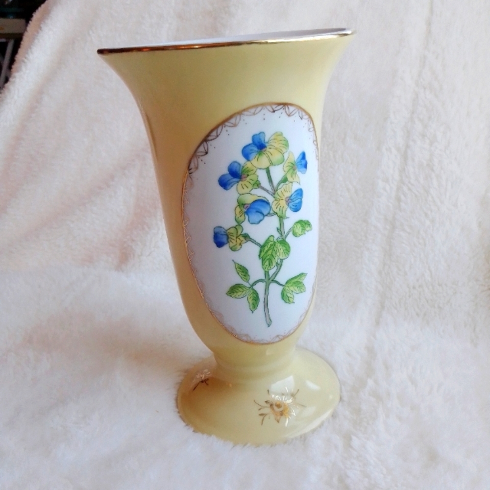 Andrea by Sadek yellow English Garden Vase.